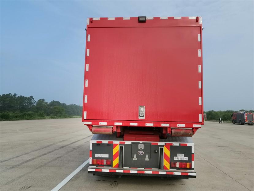 雲鶴牌WHG5210TXFQC500型器材消防車